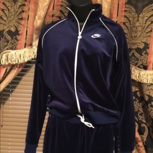 Nike velour size small new without tags woman’s